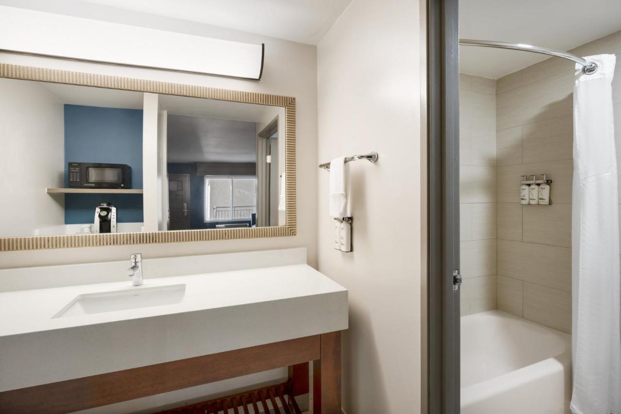 Holiday Inn Express Simi Valley By Ihg Zewnętrze zdjęcie