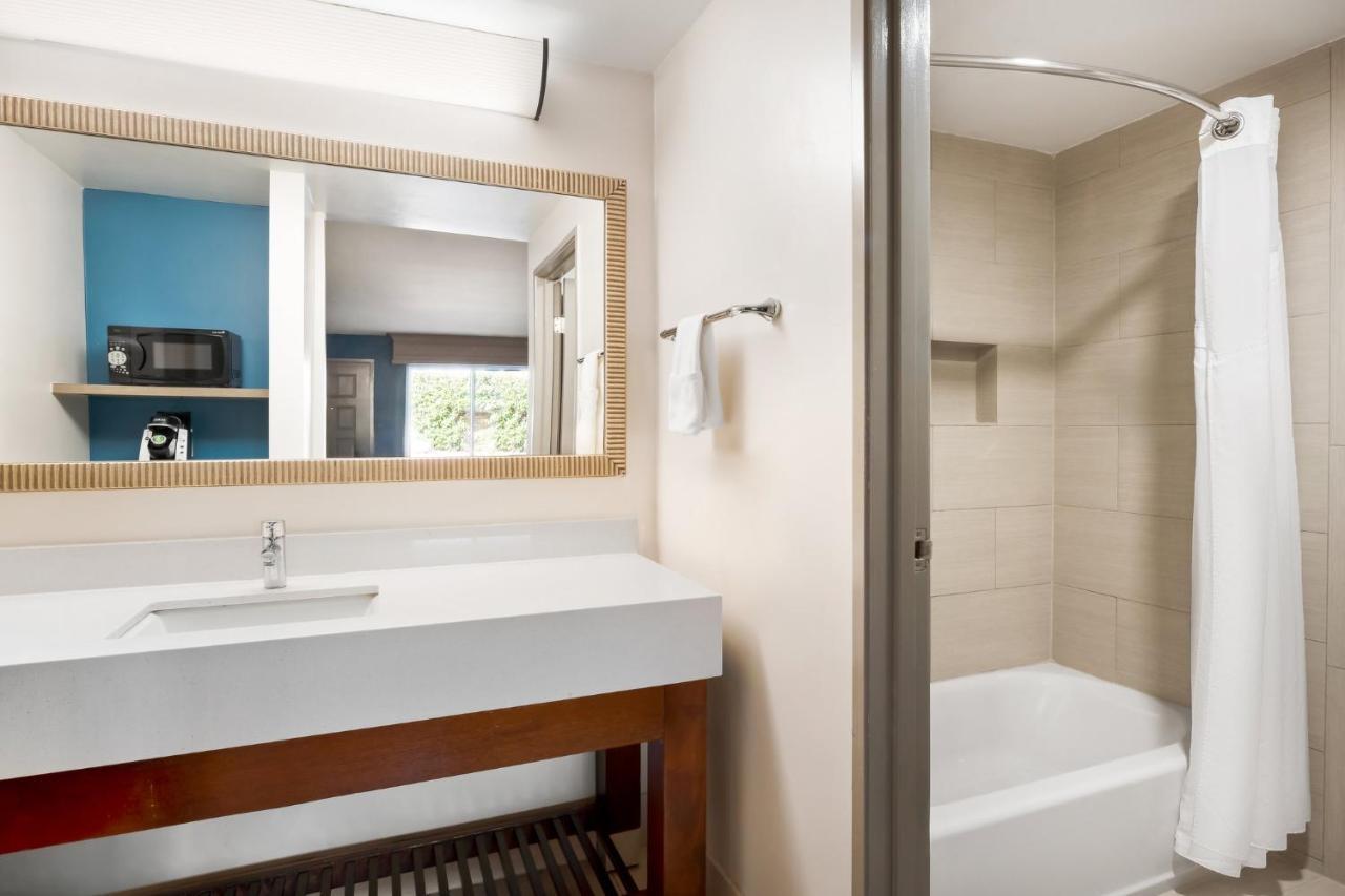 Holiday Inn Express Simi Valley By Ihg Zewnętrze zdjęcie