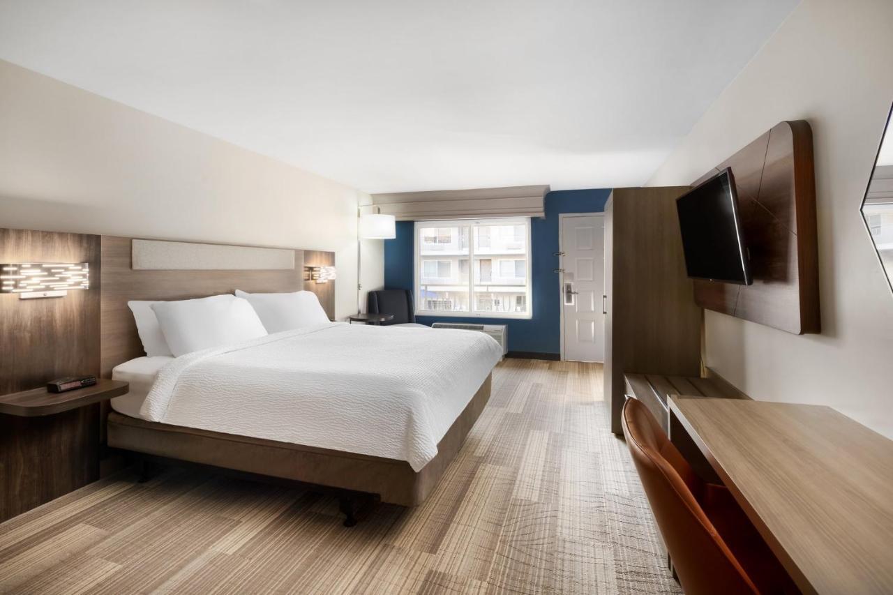 Holiday Inn Express Simi Valley By Ihg Zewnętrze zdjęcie
