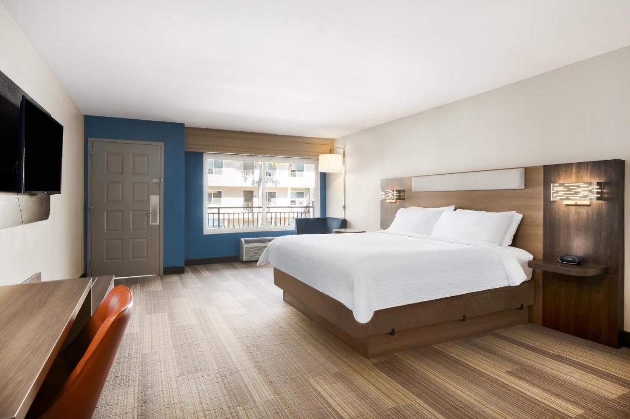 Holiday Inn Express Simi Valley By Ihg Zewnętrze zdjęcie