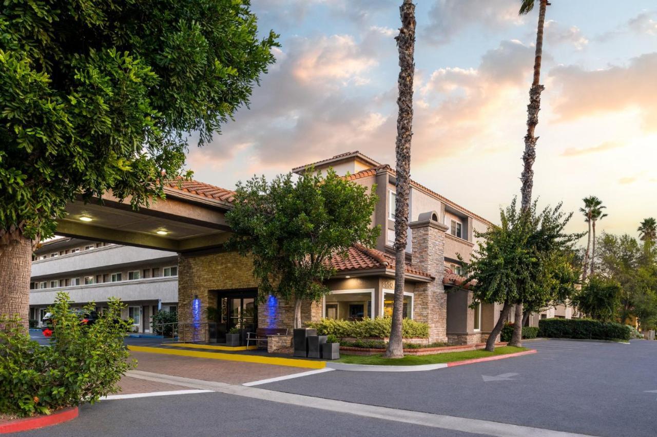 Holiday Inn Express Simi Valley By Ihg Zewnętrze zdjęcie