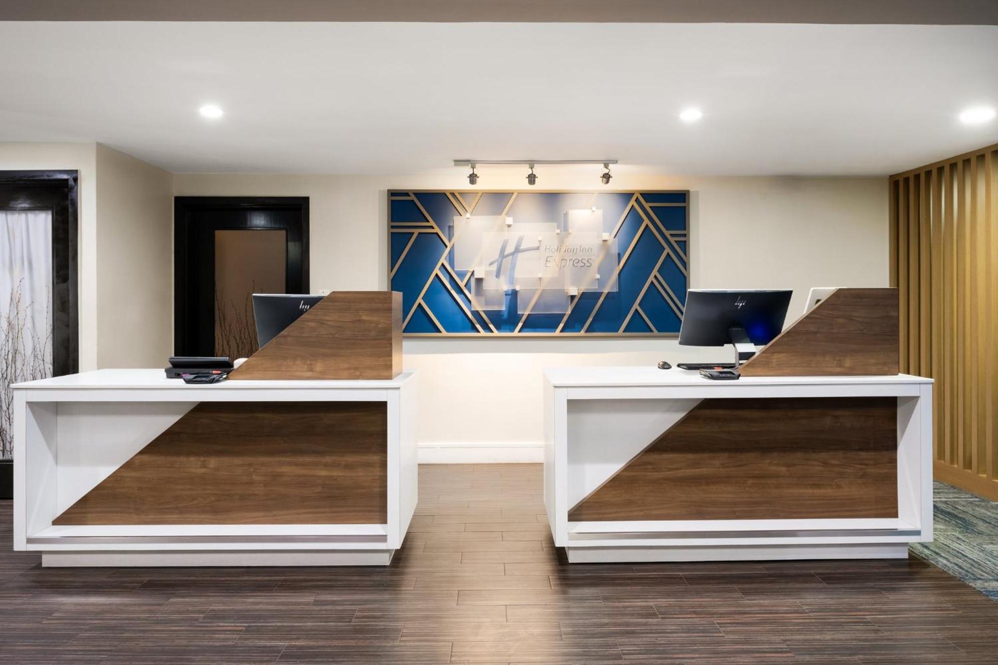 Holiday Inn Express Simi Valley By Ihg Zewnętrze zdjęcie