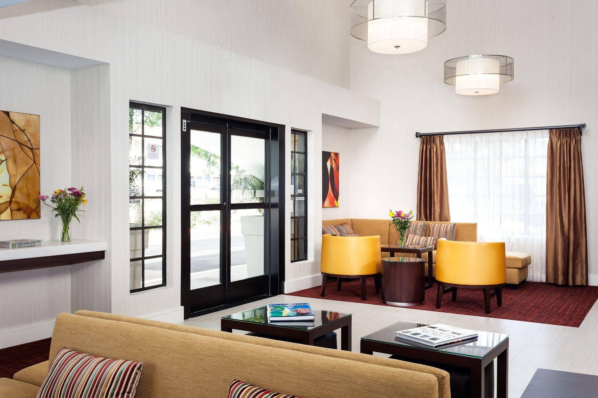 Holiday Inn Express Simi Valley By Ihg Zewnętrze zdjęcie