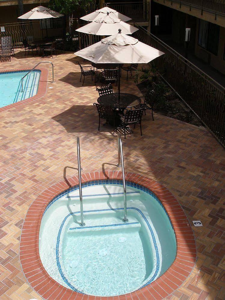 Holiday Inn Express Simi Valley By Ihg Zewnętrze zdjęcie